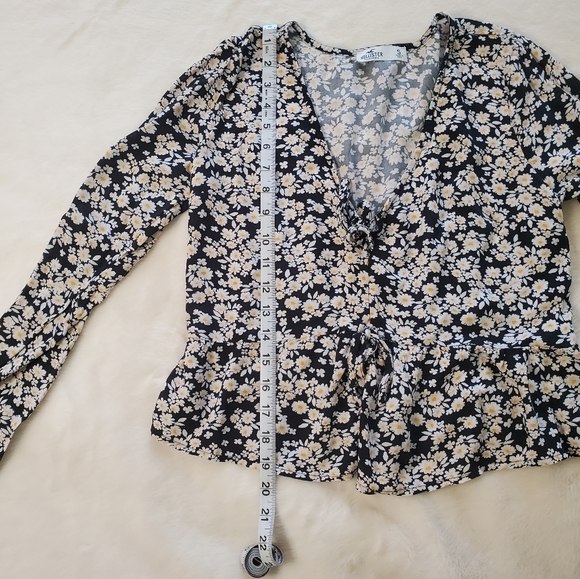 Hollister Black With Daisies Top - Picture 12 of 14